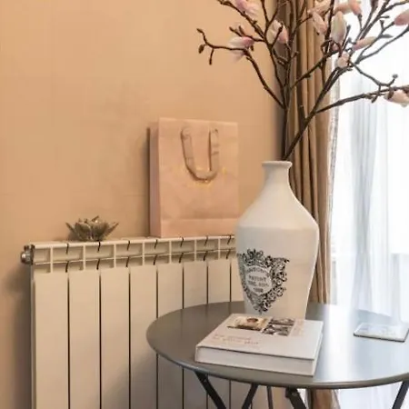 Bella's Charming At Trendy Chiado